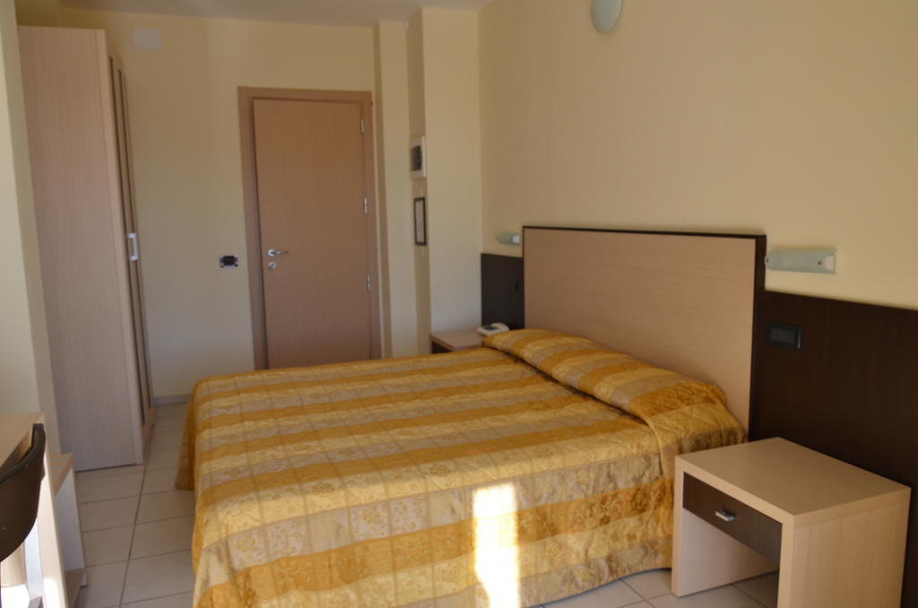 Hotel Mirage ミラノ・マリッティマ エクステリア 写真