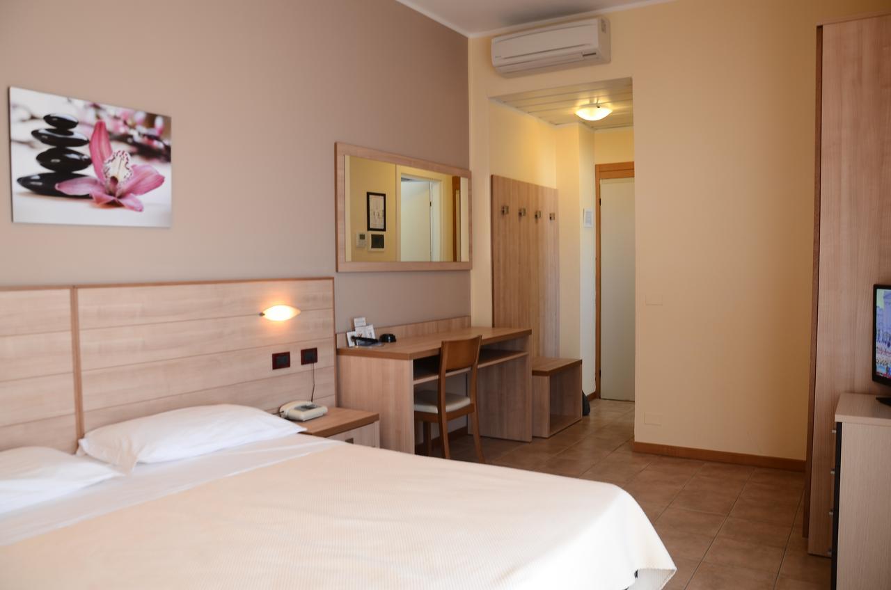 Hotel Mirage ミラノ・マリッティマ エクステリア 写真